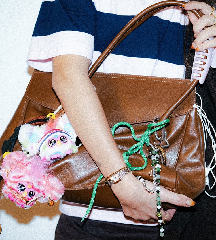 Atemporal e versátil, a bolsa marrom é o clássico fashion que transforma qualquer look. Inspire-se nos modelos da temporada.
