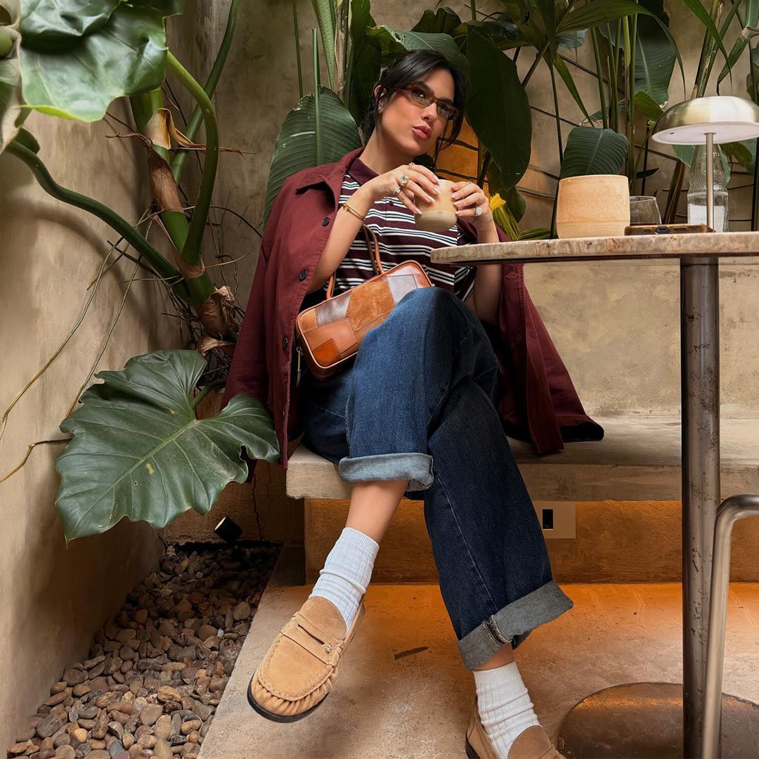 Versátil e atemporal, o mocassim se destaca no outono 2026 como o sapato-chave para produções elegantes e cheias de personalidade. Check it out!