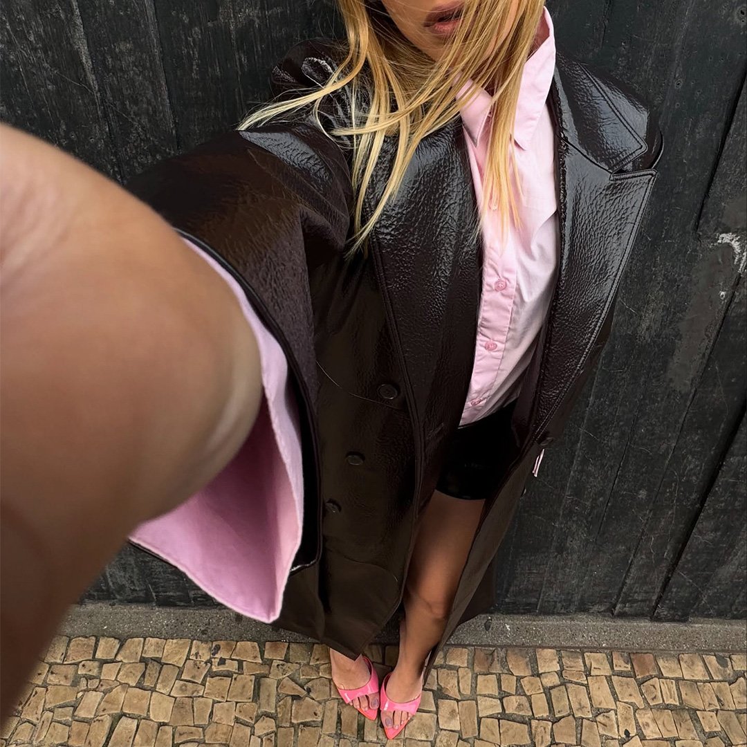 Tons pastel voltam com força no verão 2026, trazendo leveza, frescor e modernidade aos looks da temporada. 