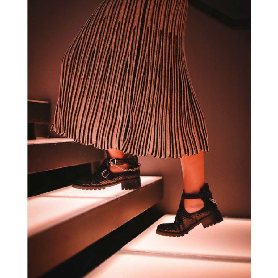girls night out schutz