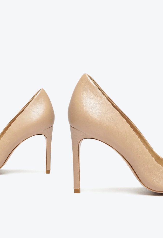 Sapato Scarpin Salto Fino Couro Verniz Bege Sapato Scarpin Salto Fino Couro Verniz Bege