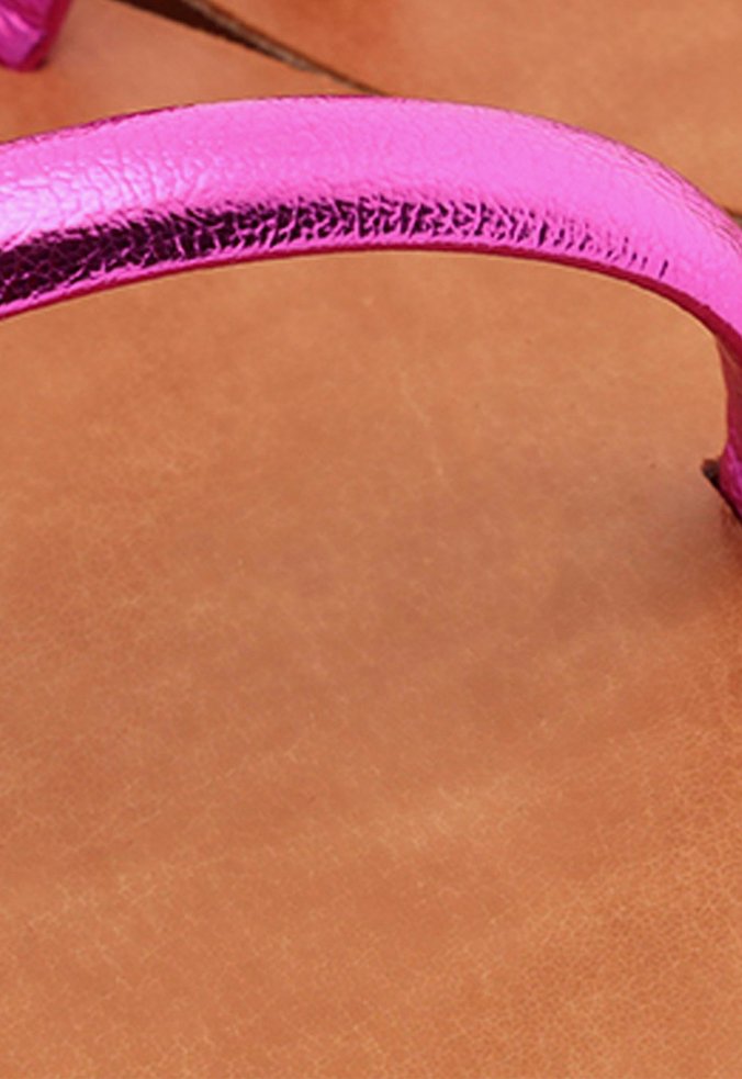 Sandália Rasteira Slide Tiras Metalizada Rosa Sandália Rasteira Slide Tiras Metalizada Rosa