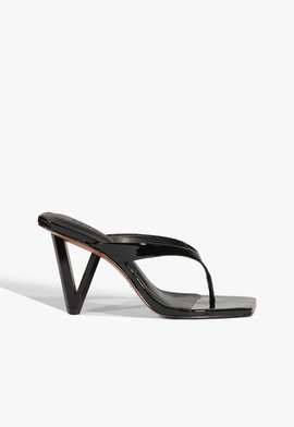 Sandália Mule Salto Triangle Verniz Couro Preta