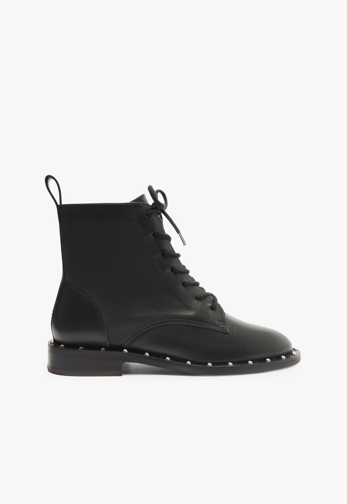Bota Coturno Tachas Couro Preta