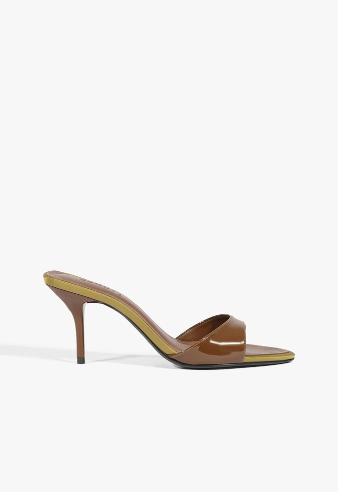 Sandália Mule Bicolor Elodie Verniz Marrom