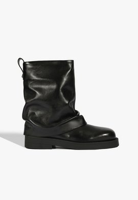 Bota Keira Cloak Preta