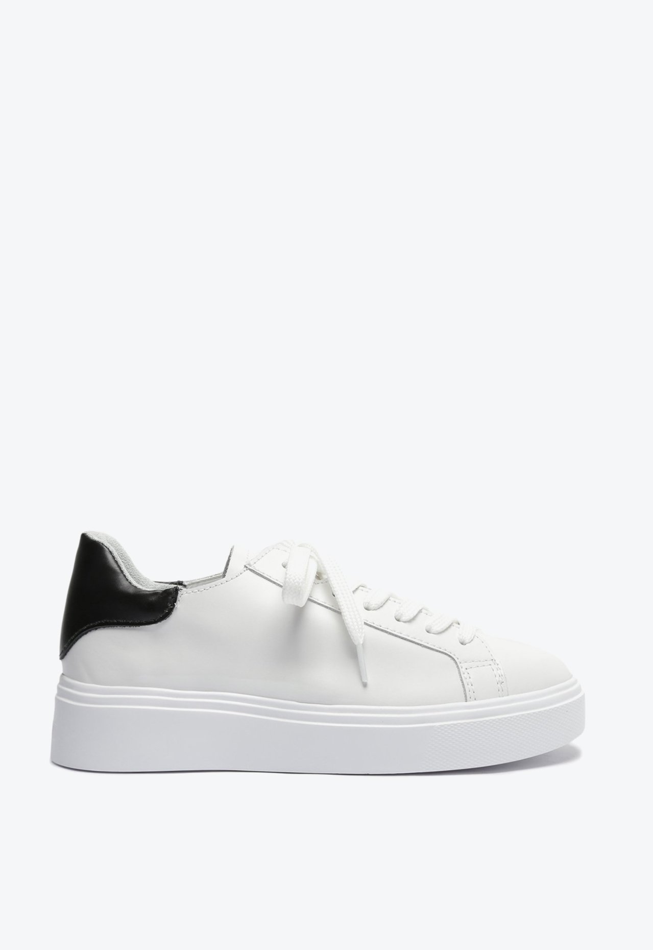 Tenis schutz preto e branco clearance