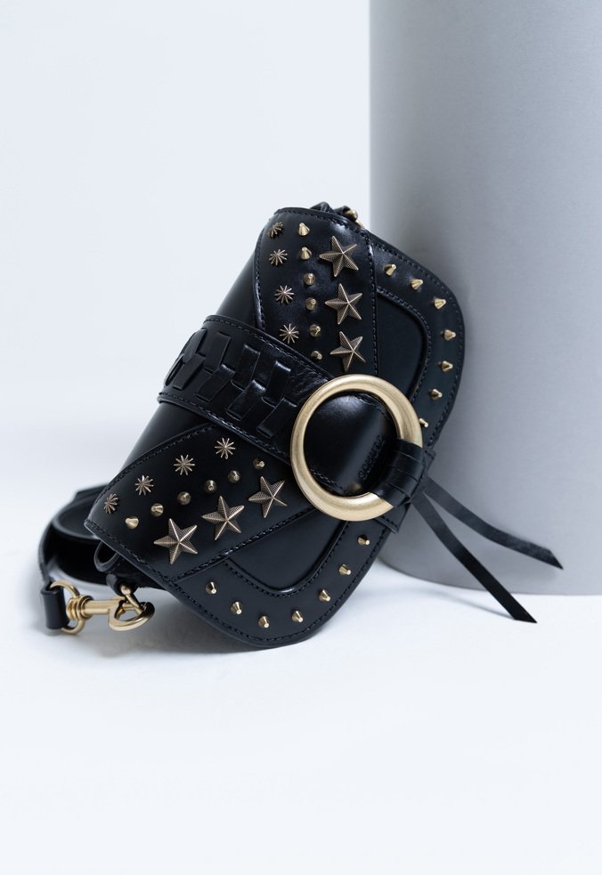 Bolsa Tiracolo Wiley Aplicações Couro Preta