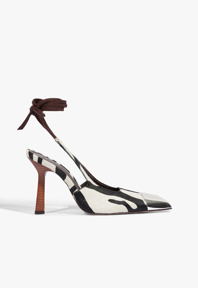 Slingback Biqueira de Metal Couro Zebra Branco