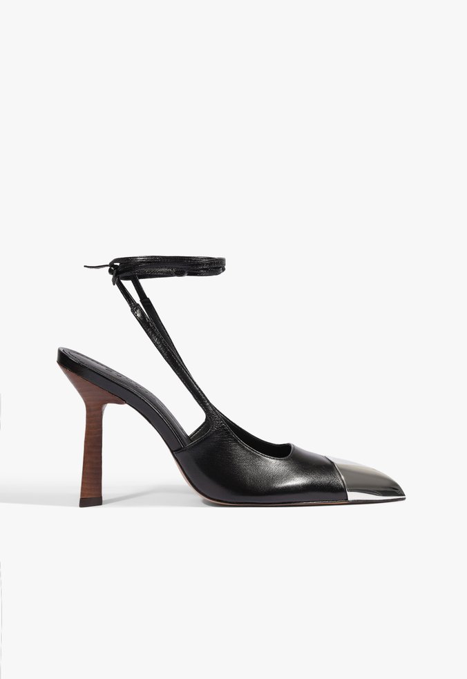 Slingback Biqueira de Metal Couro Preta