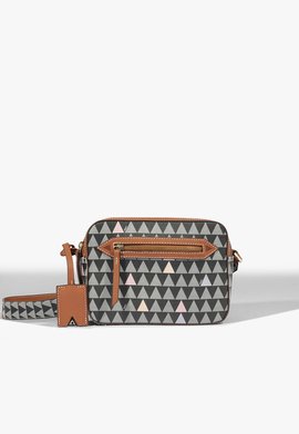 Bolsa Tiracolo Lili Triangle Preta