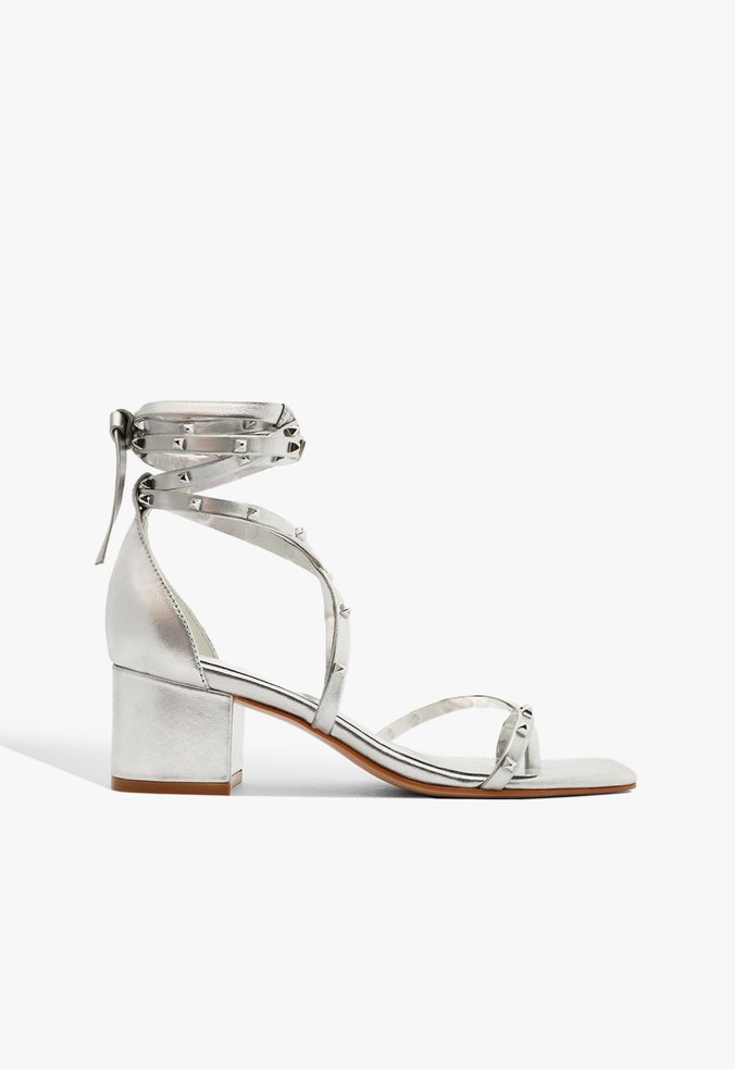 Sandáia Salto Bloco Lacey Couro Tachas Prata