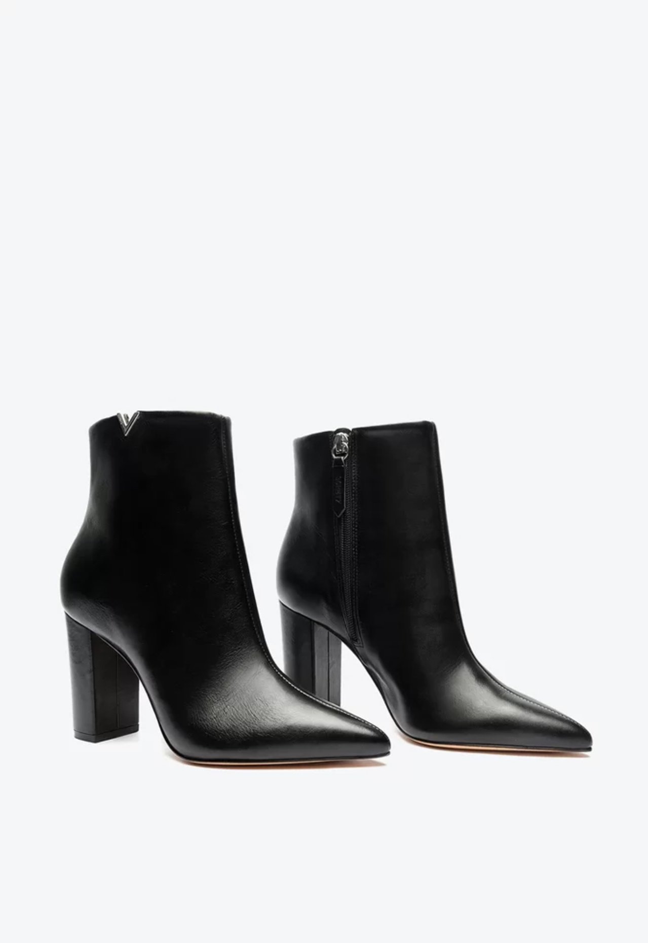 15% com cupom na seleção especial de BOTAS femininas na Schutz
