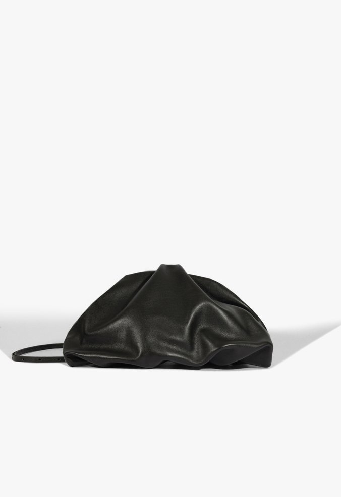 Bolsa Maxi Clutch Tiracolo Avril Couro Preta