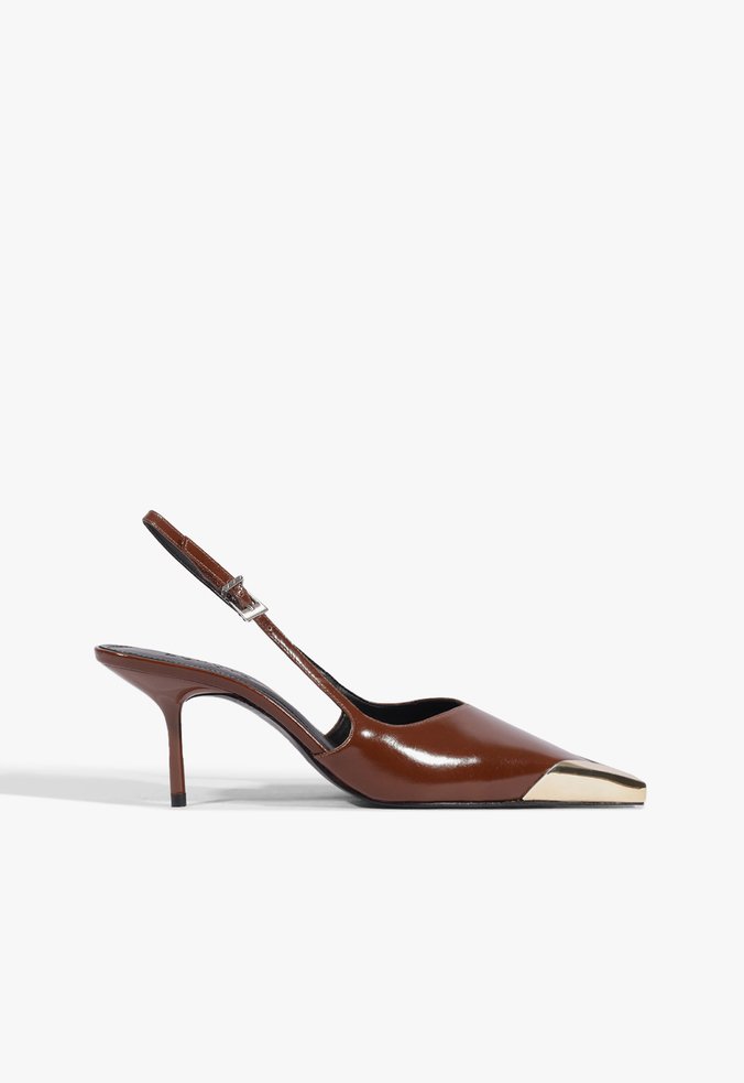 Slingback Biqueira de Metal Couro Marrom
