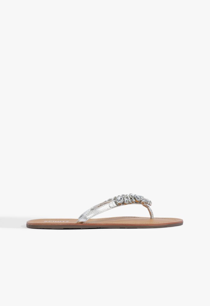 Chinelo Pedraria Nude