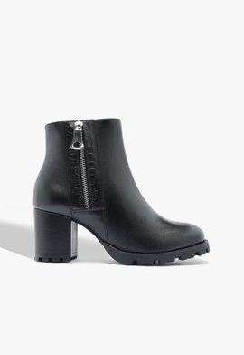 Bota Cano Médio Salto Bloco Couro Preta