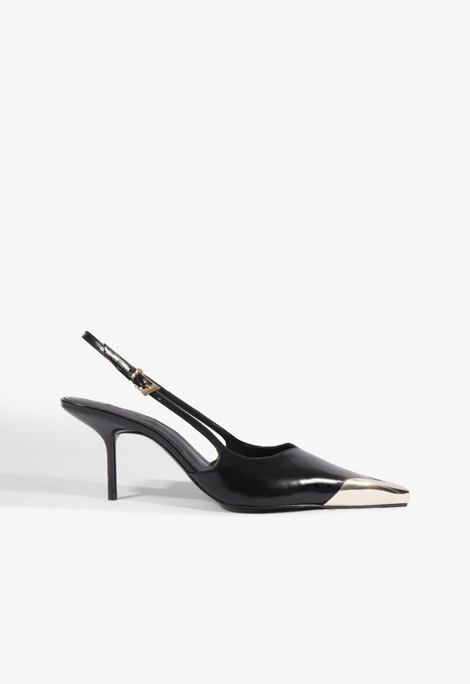 Slingback Biqueira de Metal Couro Preto