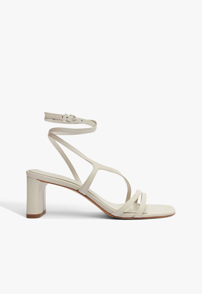 Sandália Off-White Salto Bloco com Tiras