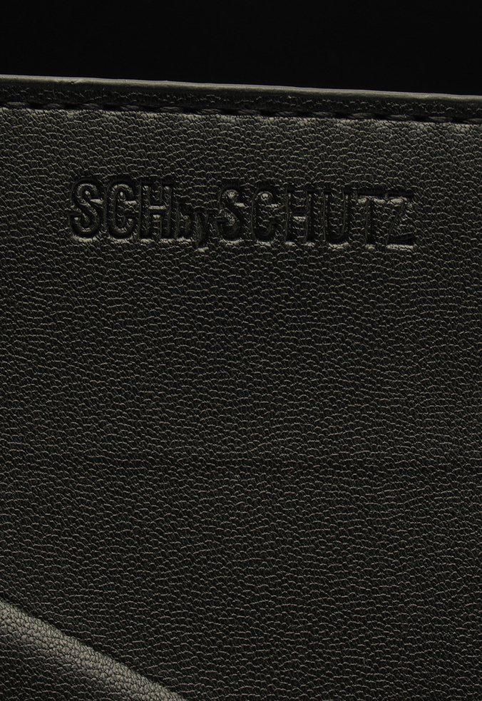 Bolsa Shopping Grande Tassy Preta | Schutz