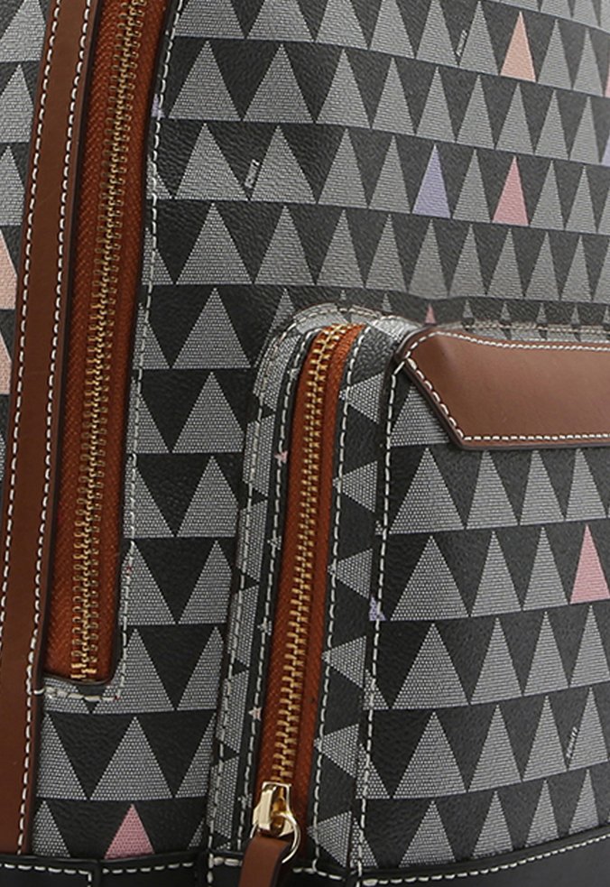 Mochila New Triangle Marrom Mochila New Triangle Marrom