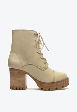 Bota Coturno Jeannine Tratorado Couro Bege