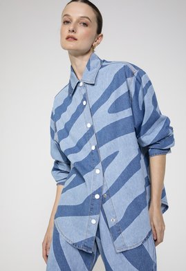 Camisa Jeans Heidi Laser Print Azul Médio