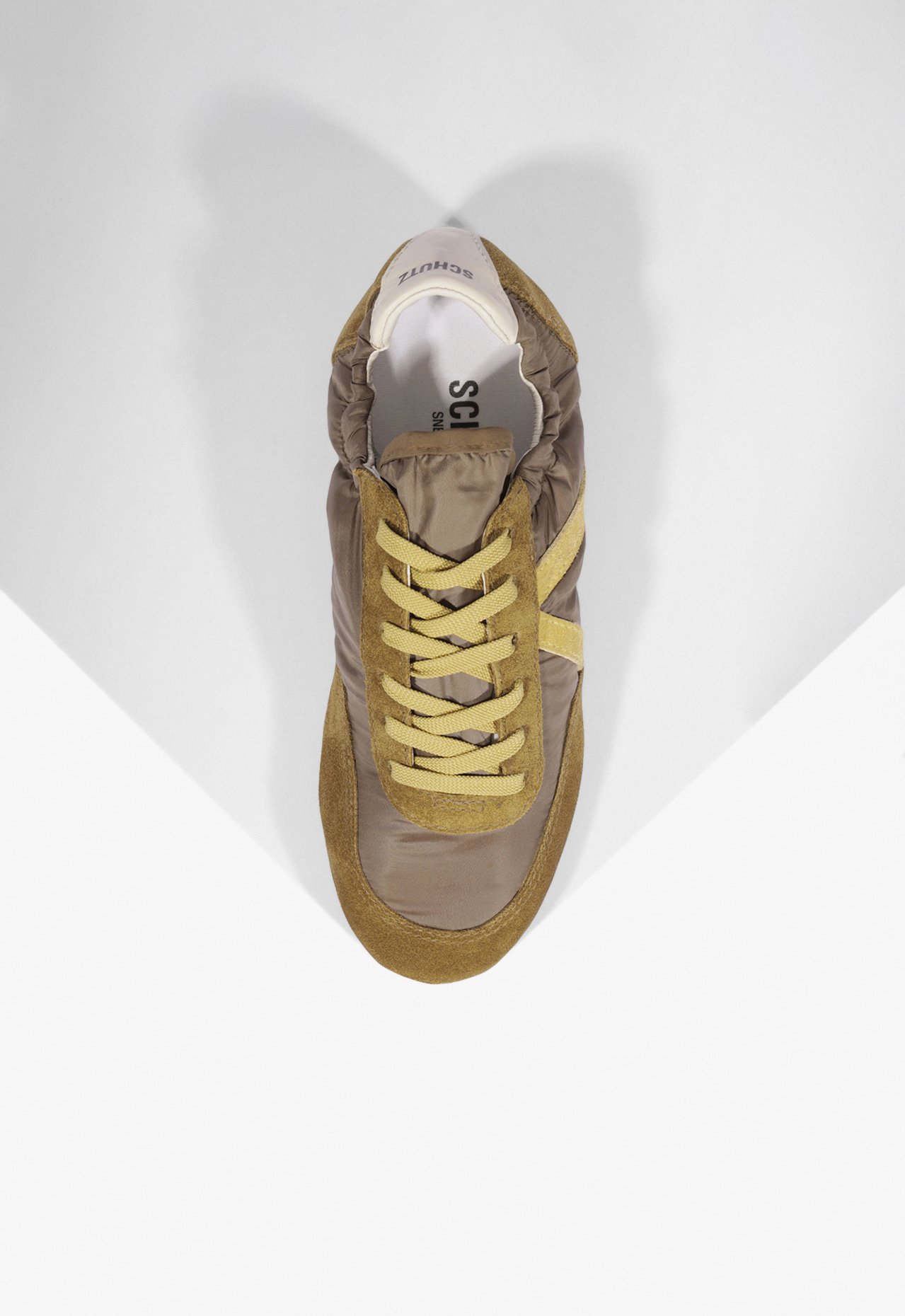 Tênis Sneaker Eight Camurça Verde Oliva | Schutz