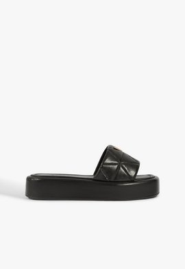 Sandália Papete Viena Matelassê Preto