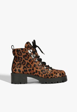 Bota Coturno Cano Baixo Couro Animal Print