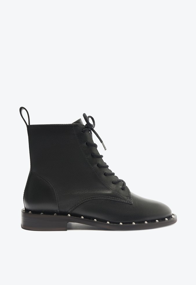 Bota Coturno Tachas Couro Preta