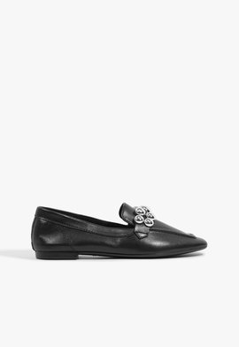 Mocassim Preto Enfeite Prata