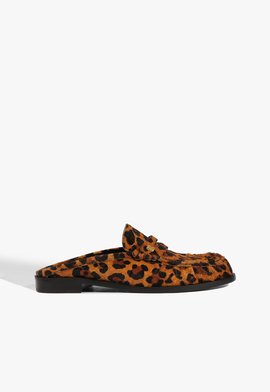 Mule Fechada Urban Loafer Couro Animal Print