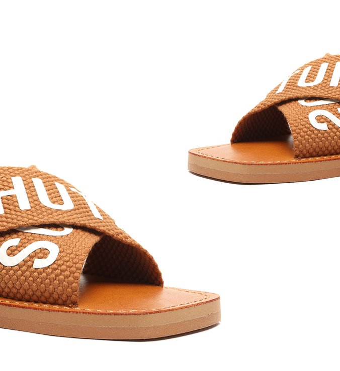 Sandália Rasteira de X Schutz Logo Caramelo Sandália Rasteira de X Schutz Logo Caramelo