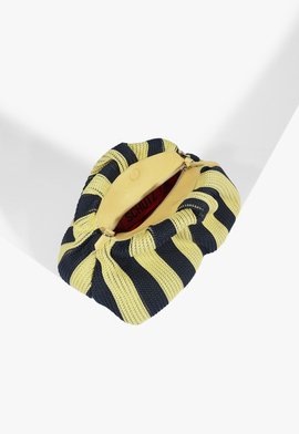 Bolsa Maxi Clutch Avril Tricô Amarela | Schutz