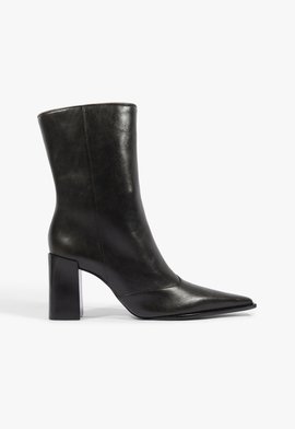 Bota Raffaela Couro Soft Preta