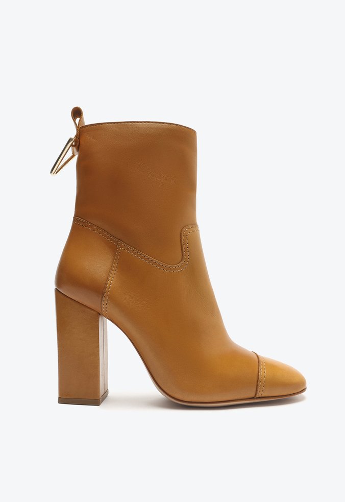 Bota Cano Médio de Couro Caramelo