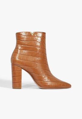 Bota Triangle Salto Bloco Nobuck Marrom