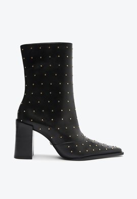 Bota Raffaela Studs Couro Preta