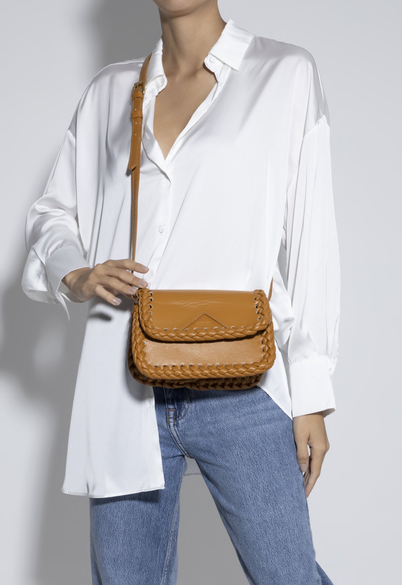 Bolsa Tiracolo Pequena Alisha Couro Caramelo | Schutz