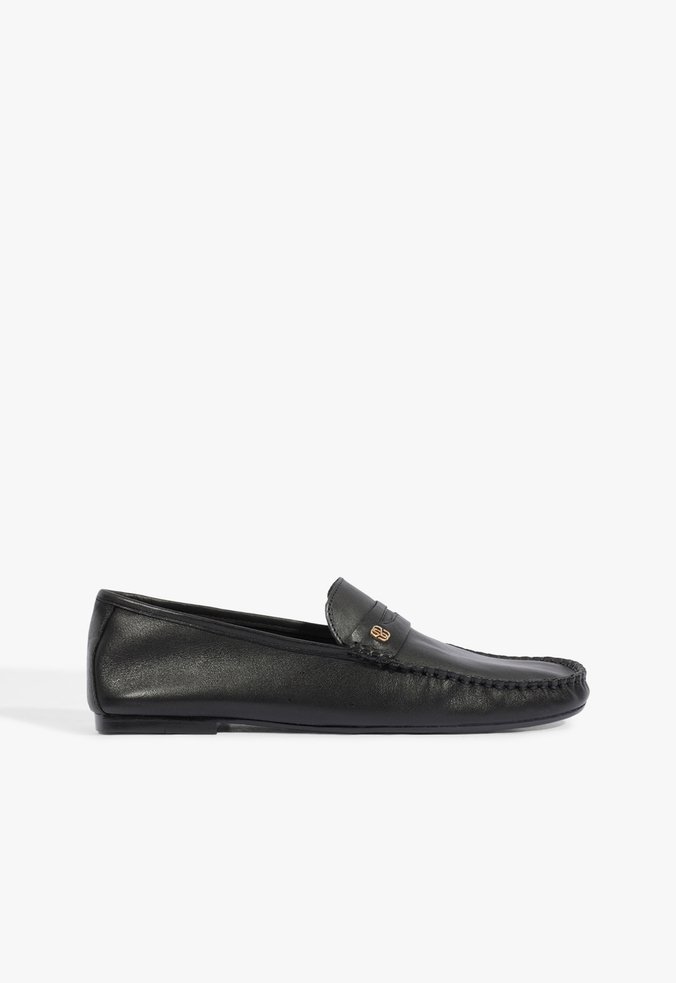 Mocassim Rasteiro Bico Redondo Metais Couro Preto