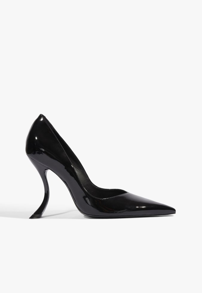 Scarpin Bico Fino Couro Preto