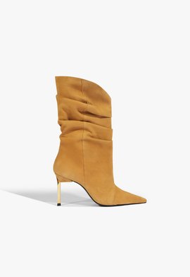 Bota Couro Salto Alto Fino Marrom