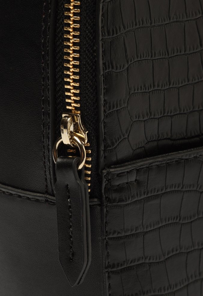 Mochila Pequena Priscila Croco Preta Mochila Pequena Priscila Croco Preta