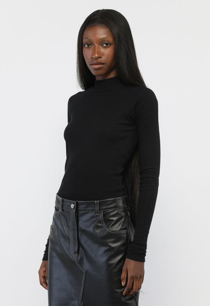 Blusa Gola Alta Dana Malha Preta