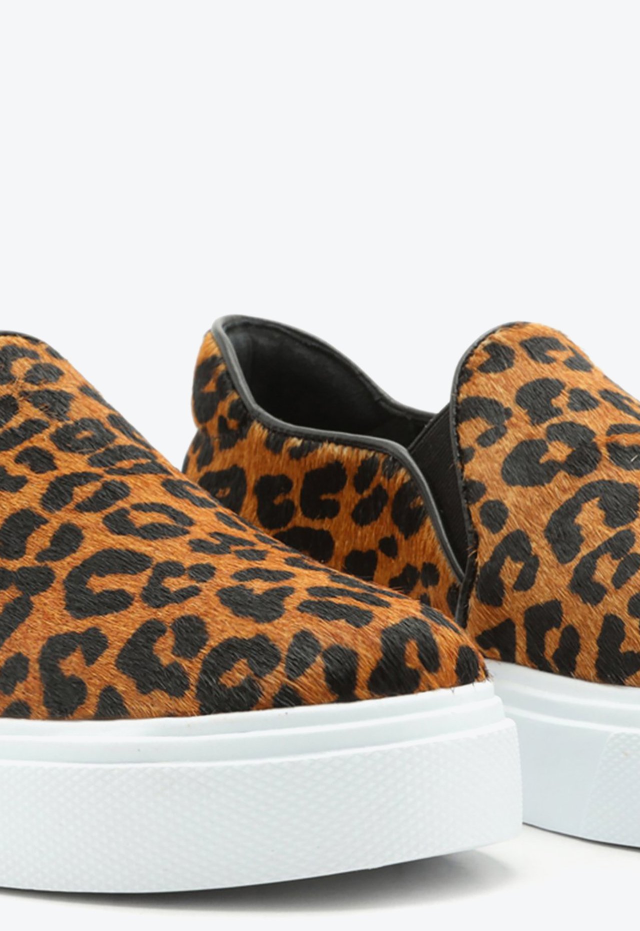 Tenis slip best sale on onça schutz