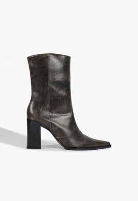 Bota Raffaela Couro Soft Preta