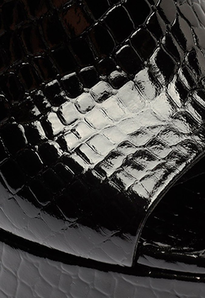 Sandália Mule Donatella Croco Preta Sandália Mule Donatella Croco Preta