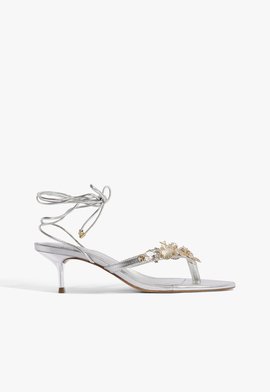 Sandália Kitten Heel Pedrarias Couro Prata