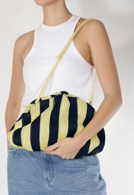 Bolsa Maxi Clutch Avril Tricô Amarela | Schutz